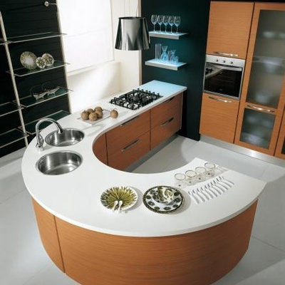 Kitchen - mid-sized modern kitchen idea in New York