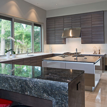 Modern kitchen and bar for new home in Memoral