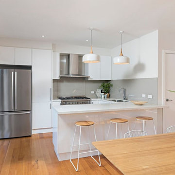Modern kitchen/dining