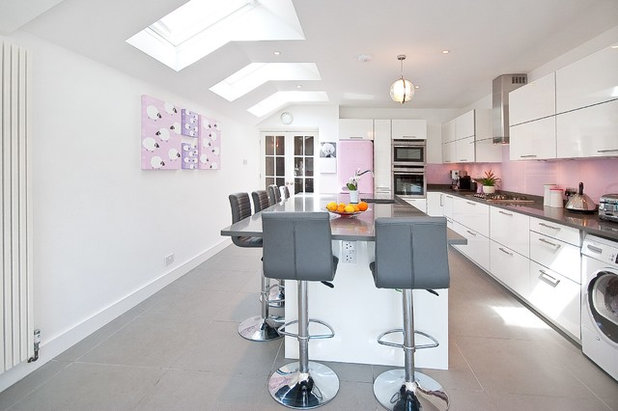 Contemporary Kitchen by A1 Lofts and Extensions