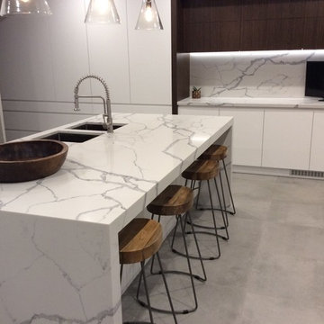 Modern kitchen features Smartstone Statuario Venato
