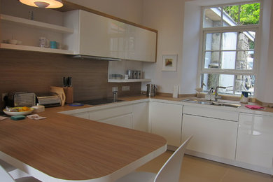 Moderne Küche in Cornwall