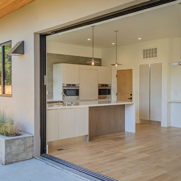 Modern Kitchen in New Menlo Park Home