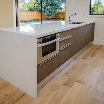 Modern Kitchen in New Menlo Park Home
