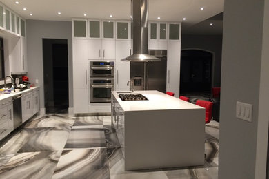Kitchen - modern kitchen idea in Toronto