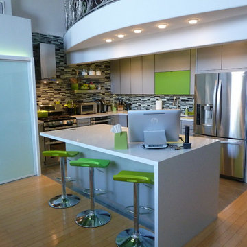 Modern kitchen - University Heights