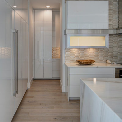 Example of a trendy kitchen design in Chicago