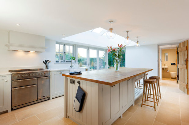 Country Kitchen by Christian Builders Margate Ltd