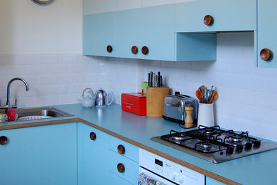 This is an example of a modern kitchen in Sussex.