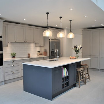 Modern Shaker kitchen in grey with dark island