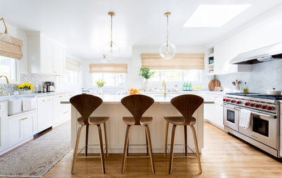 Kitchen of the Week: Bright and Spacious With a Touch of Brass
