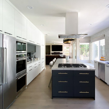 Modern: Two Toned Open Kitchen