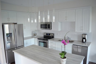 Photo of a modern kitchen in Ottawa.