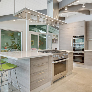 Modern Wood Grain Melamine Kitchen in Tustin