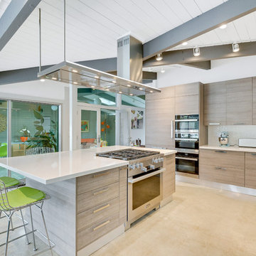 Modern Wood Grain Melamine Kitchen in Tustin
