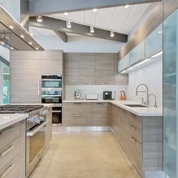 Modern Wood Grain Melamine Kitchen in Tustin