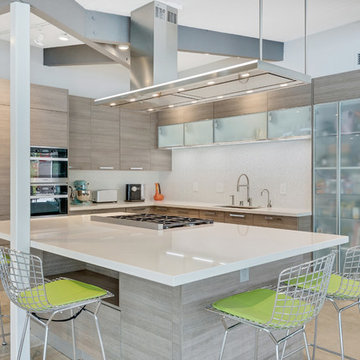 Modern Wood Grain Melamine Kitchen in Tustin
