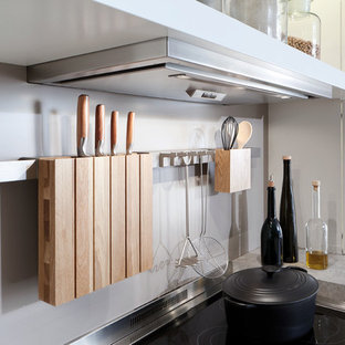 Contemporary kitchen ideas - Inspiration for a contemporary kitchen remodel in Orange County