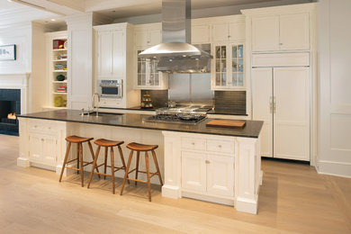 Example of a kitchen design in Chicago