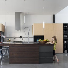 Modern Kitchen by Natalie Dionne Architecture
