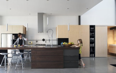 Houzz Tour: Modern, Staggered Montreal House