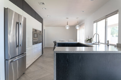 Photo of a modern kitchen in Phoenix.