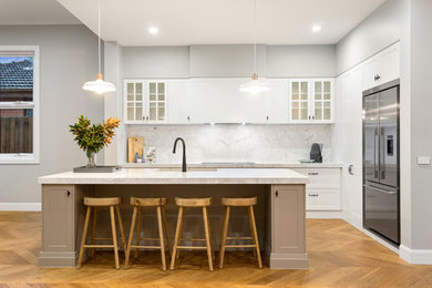 Inspiration for a classic kitchen in Melbourne.