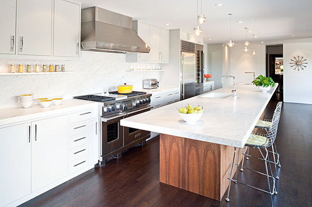 Midcentury Kitchen by Jennifer Weiss Architecture