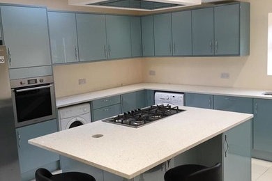 This is an example of a modern kitchen in Berkshire.