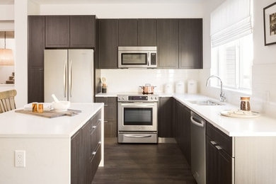 Example of a mid-sized trendy l-shaped open concept kitchen design in Vancouver with an undermount sink, shaker cabinets, medium tone wood cabinets, white backsplash, stainless steel appliances and an island