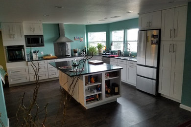 Kitchen - kitchen idea in Denver