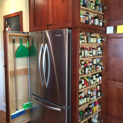 Inspiration for a mid-sized timeless medium tone wood floor kitchen remodel in Chicago with shaker cabinets, medium tone wood cabinets, quartzite countertops, stainless steel appliances and an island