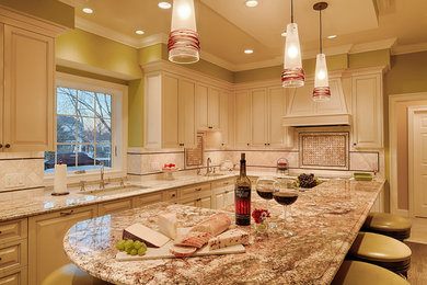 Example of a classic kitchen design in Minneapolis