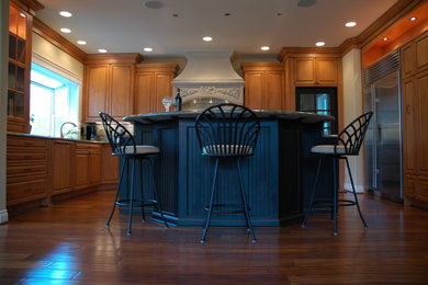 Example of a classic kitchen design in Seattle