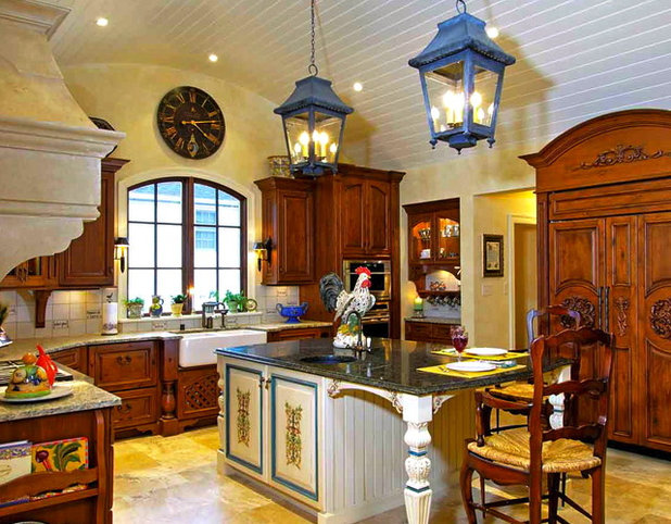 French Country Kitchen by Mike Smith / Artistic Kitchens