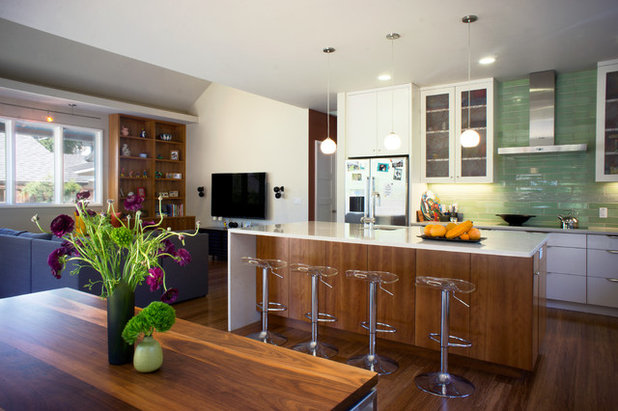 Contemporary Kitchen by Hoi Ning Wong