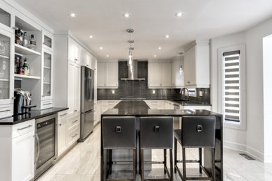 Example of a kitchen design in Montreal