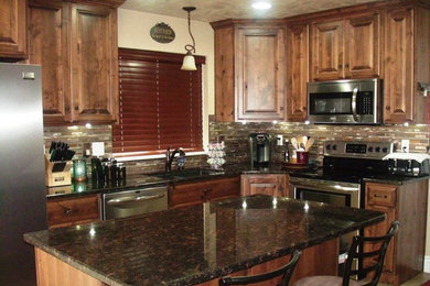 Kitchen - traditional kitchen idea in Salt Lake City