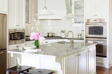 Elegant kitchen photo in Little Rock