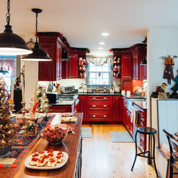NancyMy Houzz: Traditional Christmas Charm in an Updated 1840s Home