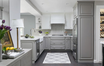 A Kitchen Lightens Up With Two-Tone Cabinets
