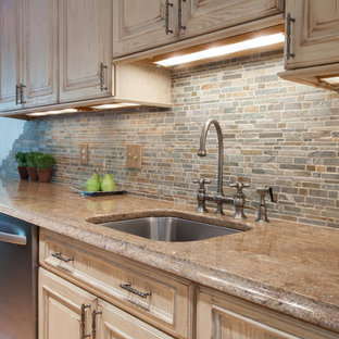 75+ Küchen mit Schränken im Used-Look und Granit-Arbeitsplatte Ideen