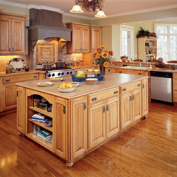 Natural Maple Kitchen Cabinets