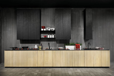 ウエストミッドランズにあるコンテンポラリースタイルのおしゃれなキッチン (フラットパネル扉のキャビネット、濃色木目調キャビネット) の写真