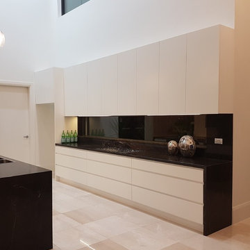Nautral Stone Kitchen | Capolavoro Quartzite