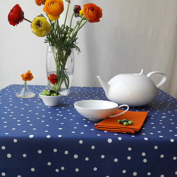Navy blue dots tablecloth - nappes confetti bleu marine