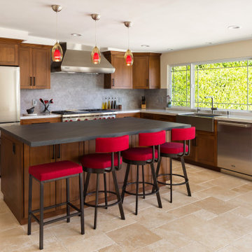 Neo traditional kitchen in Porter Ranch