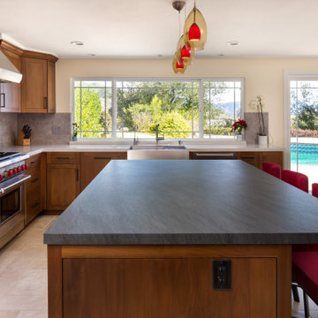 Neo traditional kitchen in Porter Ranch