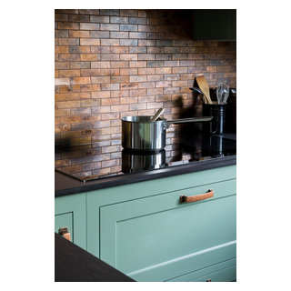 Neptune Henley Kitchen - Traditional - Kitchen - Kent - by Woods of