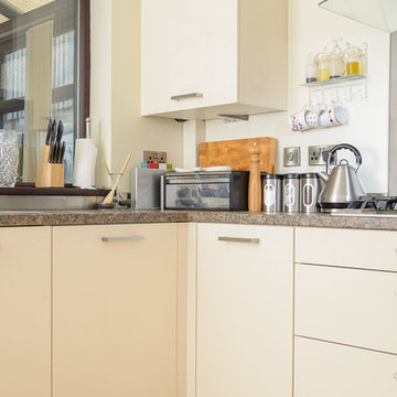 Neutral colours and chic design features, a modern twist to a classic kitchen